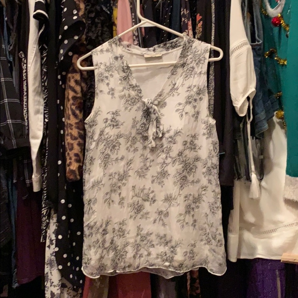 Sleeveless dress shirt